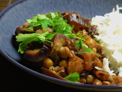 Aubergines, apples and chickpeas, served with rice