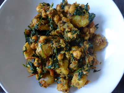 Curry of potatoes, spinach and chickpeas