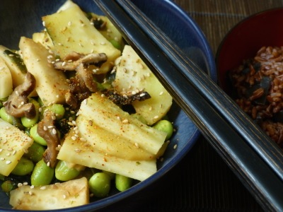 Nabe of parsnips, celeriac and soy beans with red rice