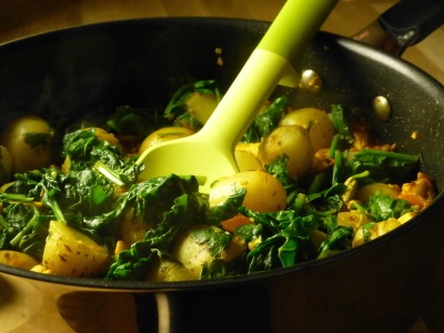 Curry of potatoes, spinach and paneer