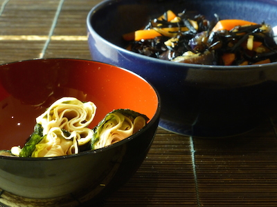 Tofu skin rolls and stewed hijiki seaweed with aubergines